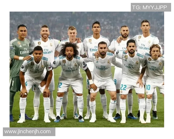 今年退役的足球明星们齐聚一堂共同回顾辉煌岁月的珍贵合照