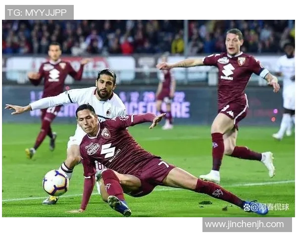 足球明星激烈对抗场面回顾：从绿茵场到拳头相向的精彩瞬间