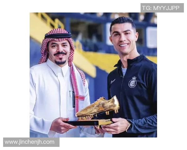 足球明星剃光头挑战赛视频引发热议球迷纷纷模仿追随潮流 足球明星剃光头挑战赛视频引发热议球迷纷纷模仿追随潮流